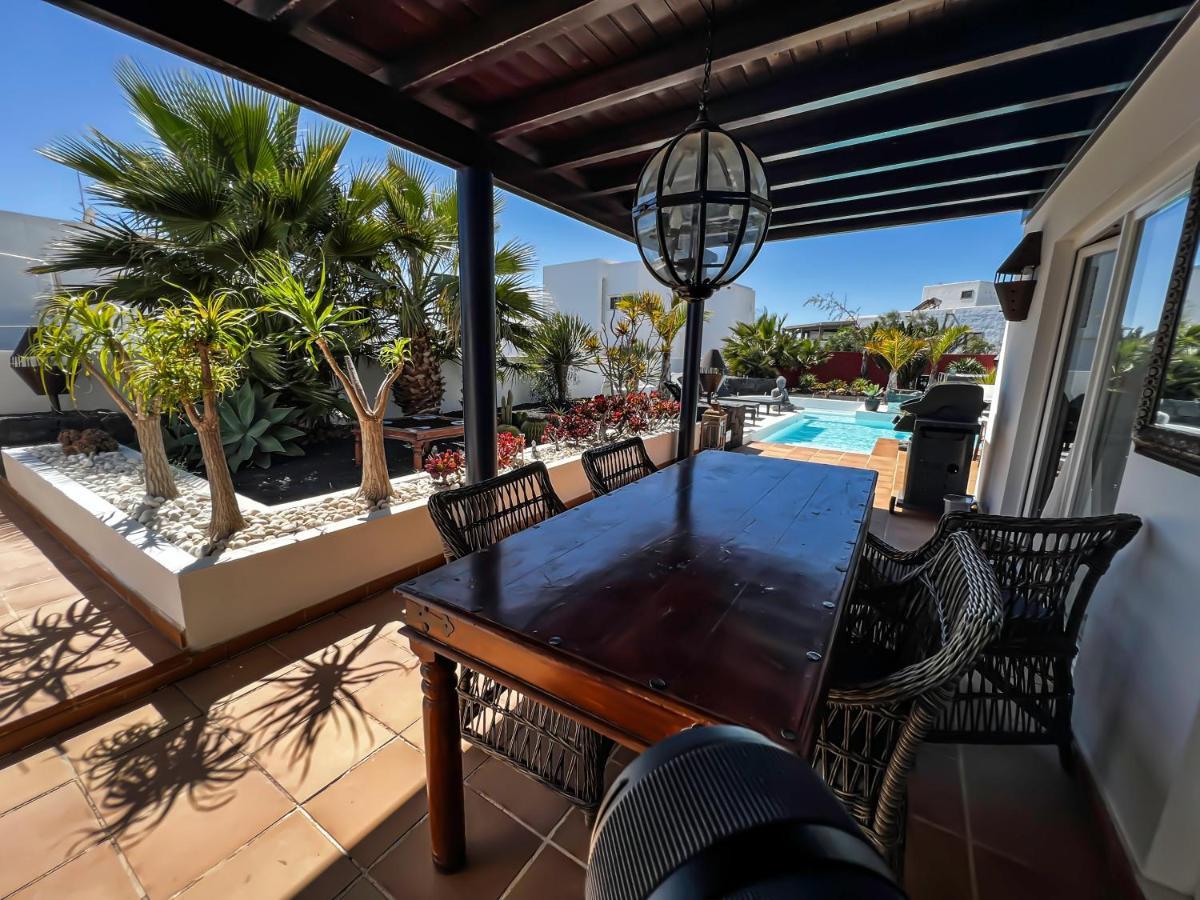Canis Villa Tías