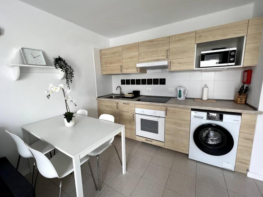 Lola - Cosy & 1 Bedroom Apartment Tias