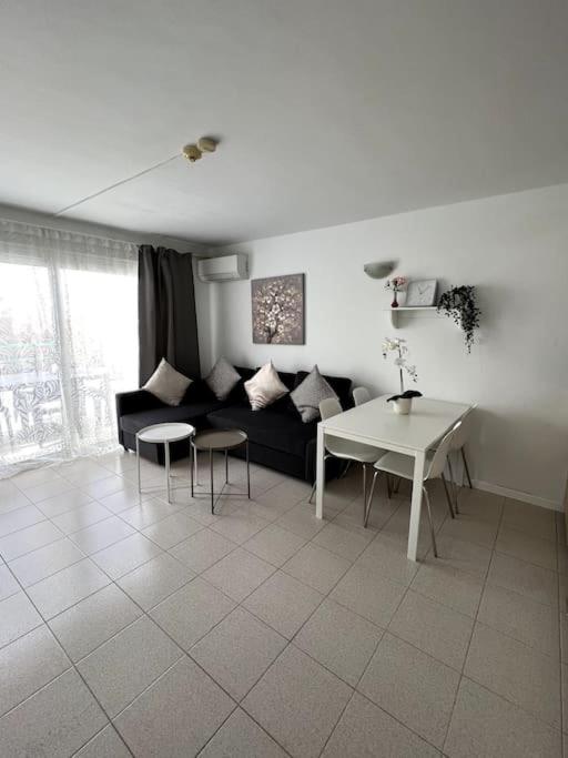 Lola - Cosy & 1 Bedroom *
