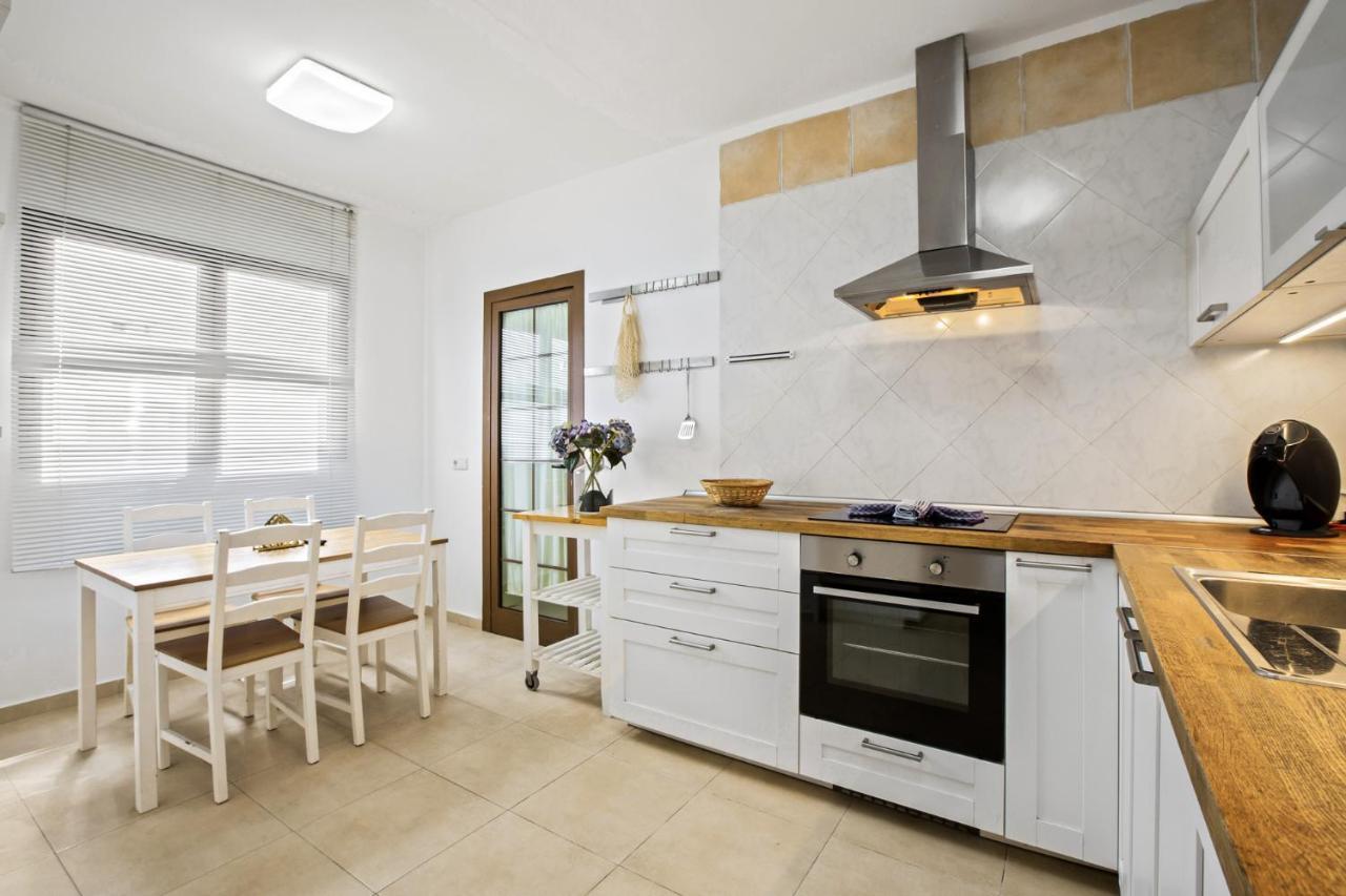 Flora - Vipvipvillas
