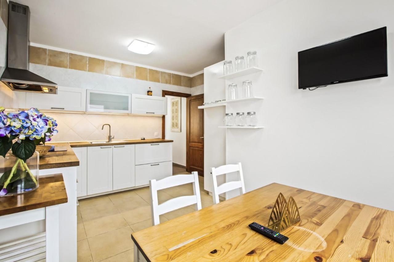 Flora - Vipvipvillas Villa *