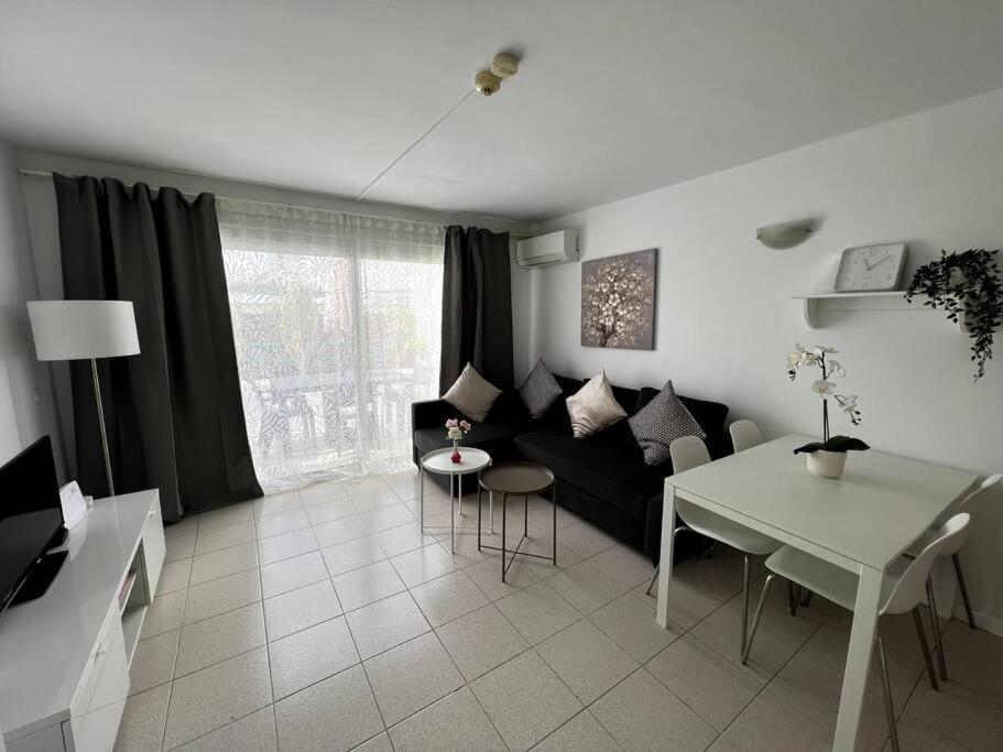 Lola - Cosy & 1 Bedroom *