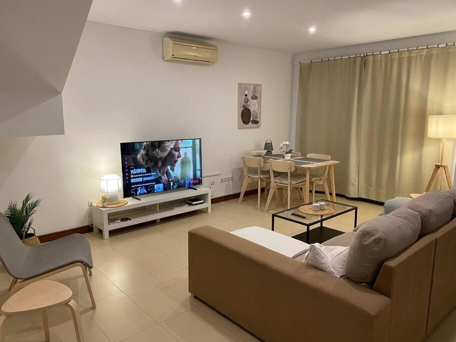 Casa Marla Mit 3 Schlafzimmern Und 2 Badezimmern * Puerto Calero