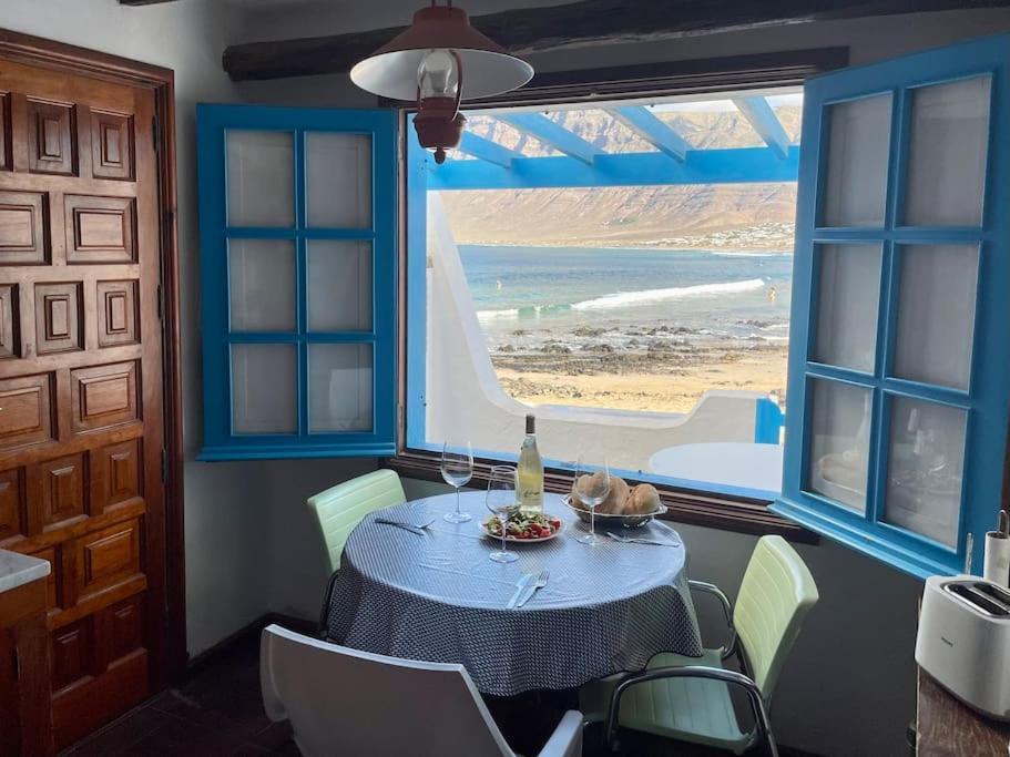 Beachfront * Famara