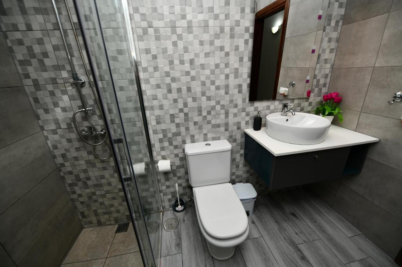 Yuliana Apartment *