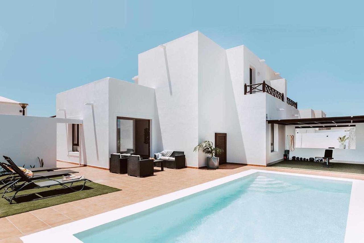 Lyra Piscina Climatizada Playa Blanca (Lanzarote)