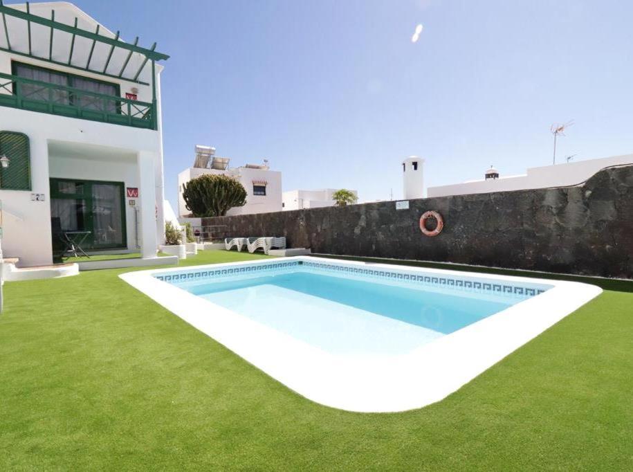 Puerto Del Carmen - 5 - Palmeras 3 *