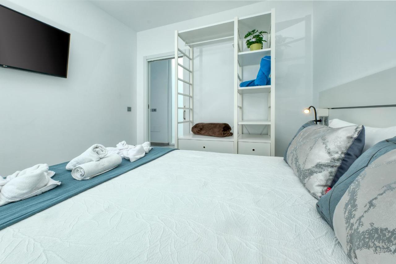 Karma 1 A 25m Del Mar Holiday home *