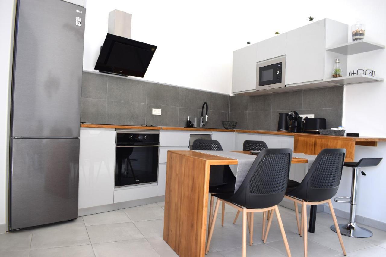 La Palmera - 2 Bedroom - Playa Roca Sea Front Access - Pool View - Free Ac - Wifi