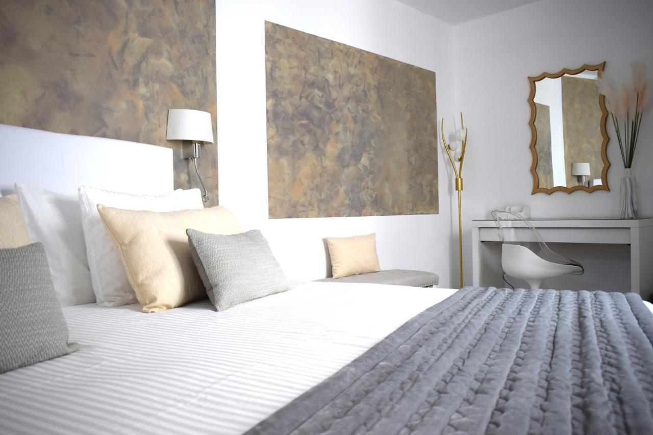 La Palmera - 2 Bedroom - Playa Roca Sea Front Access - Pool View - Free Ac - Wifi * Costa Teguise