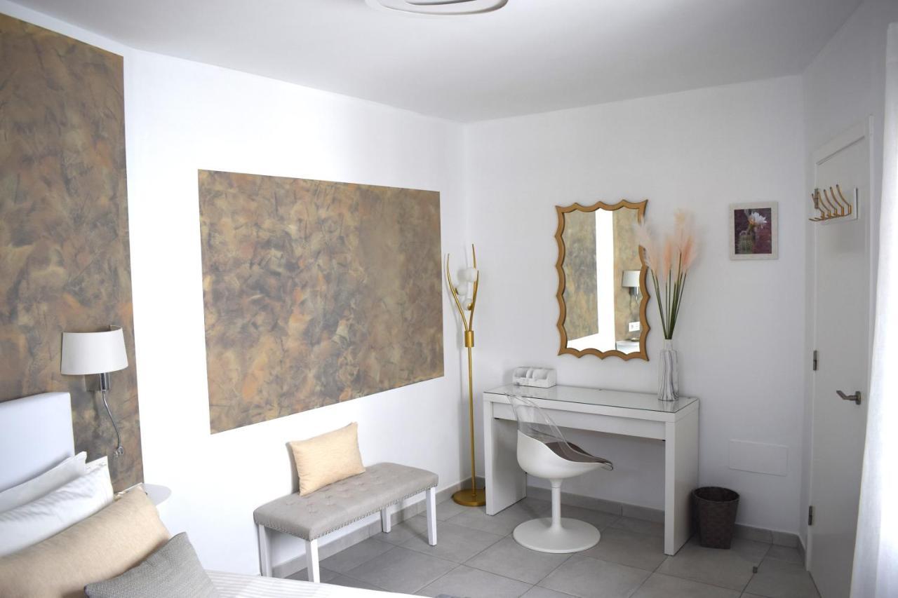 La Palmera - 2 Bedroom - Playa Roca Sea Front Access - Pool View - Free Ac - Wifi *