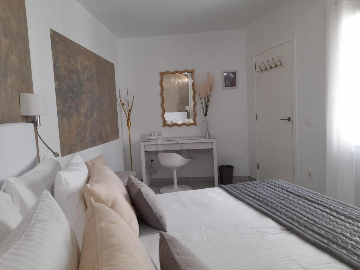 La Palmera - 2 Bedroom - Playa Roca Sea Front Access - Pool View - Free Ac - Wifi *