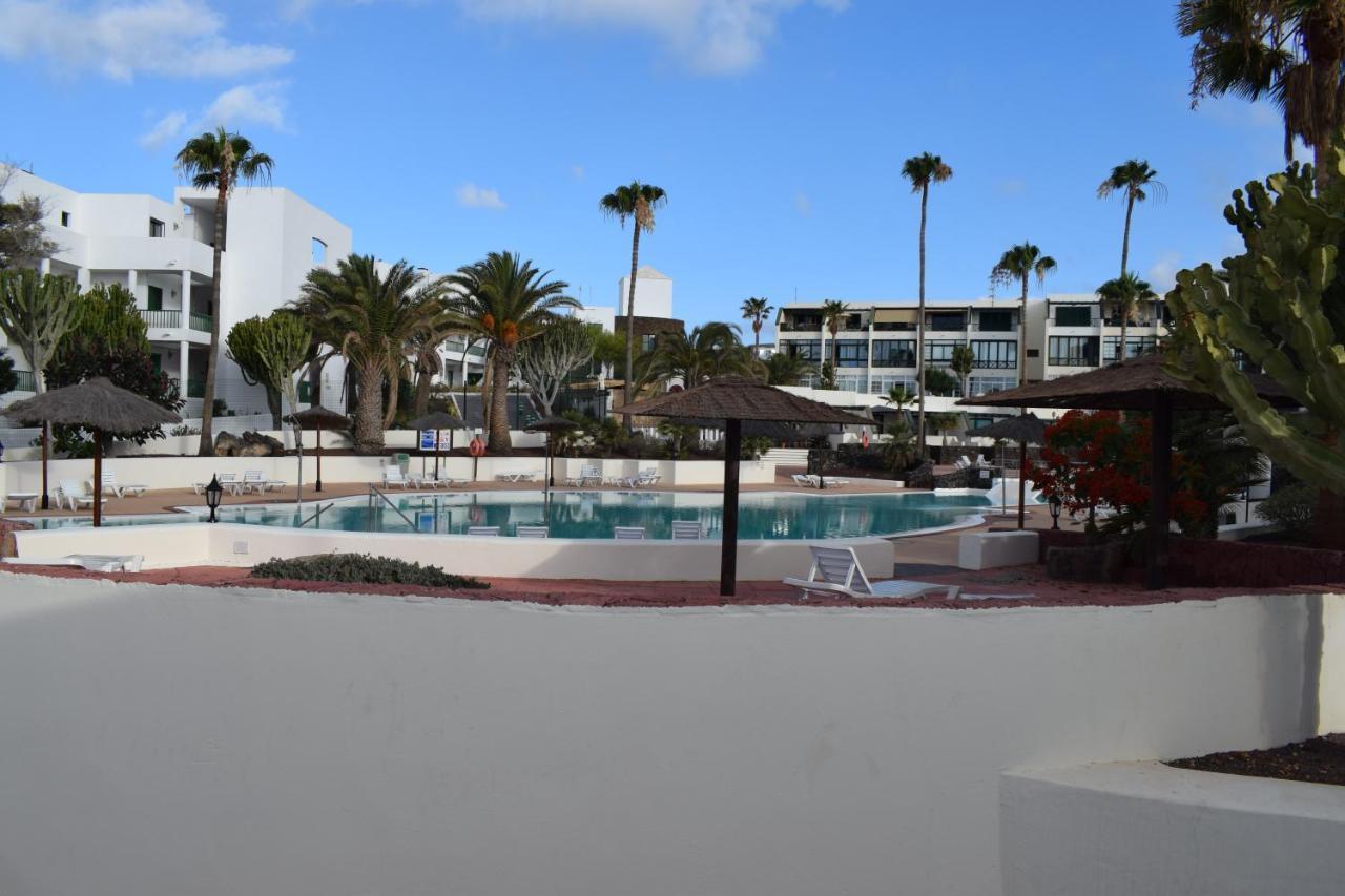 La Palmera - 2 Bedroom - Playa Roca Sea Front Access - Pool View - Free Ac - Wifi Apartamento Costa Teguise