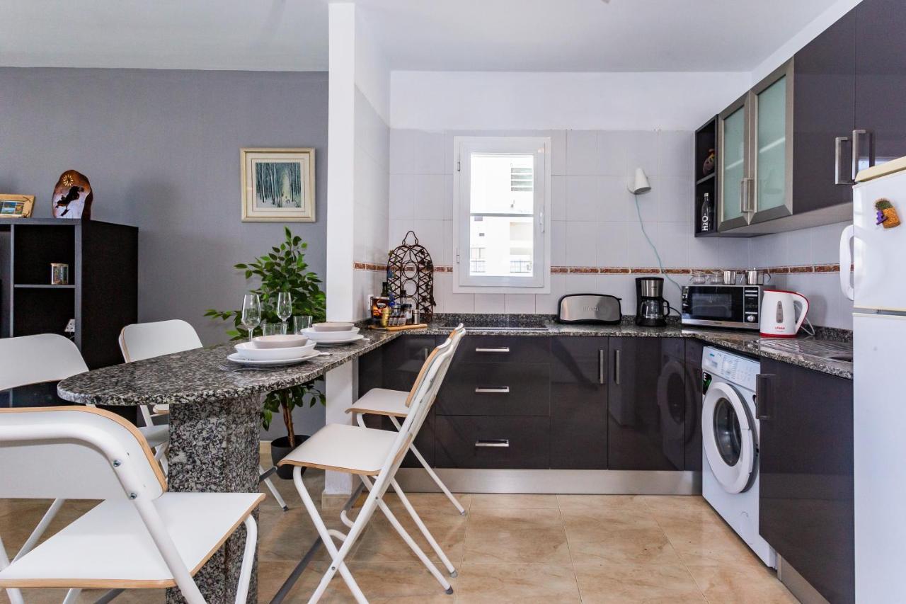 Bright 5 Minutes Walking From The Beach *