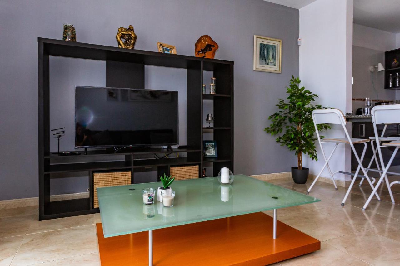 Bright 5 Minutes Walking From The Beach