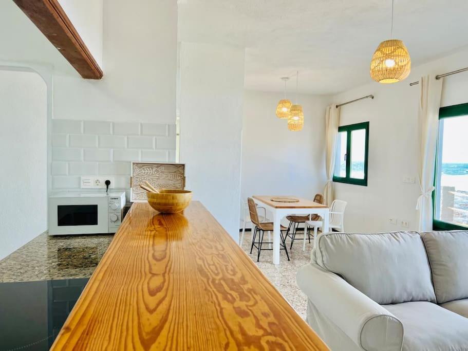 Apartment Frontsea House Famara