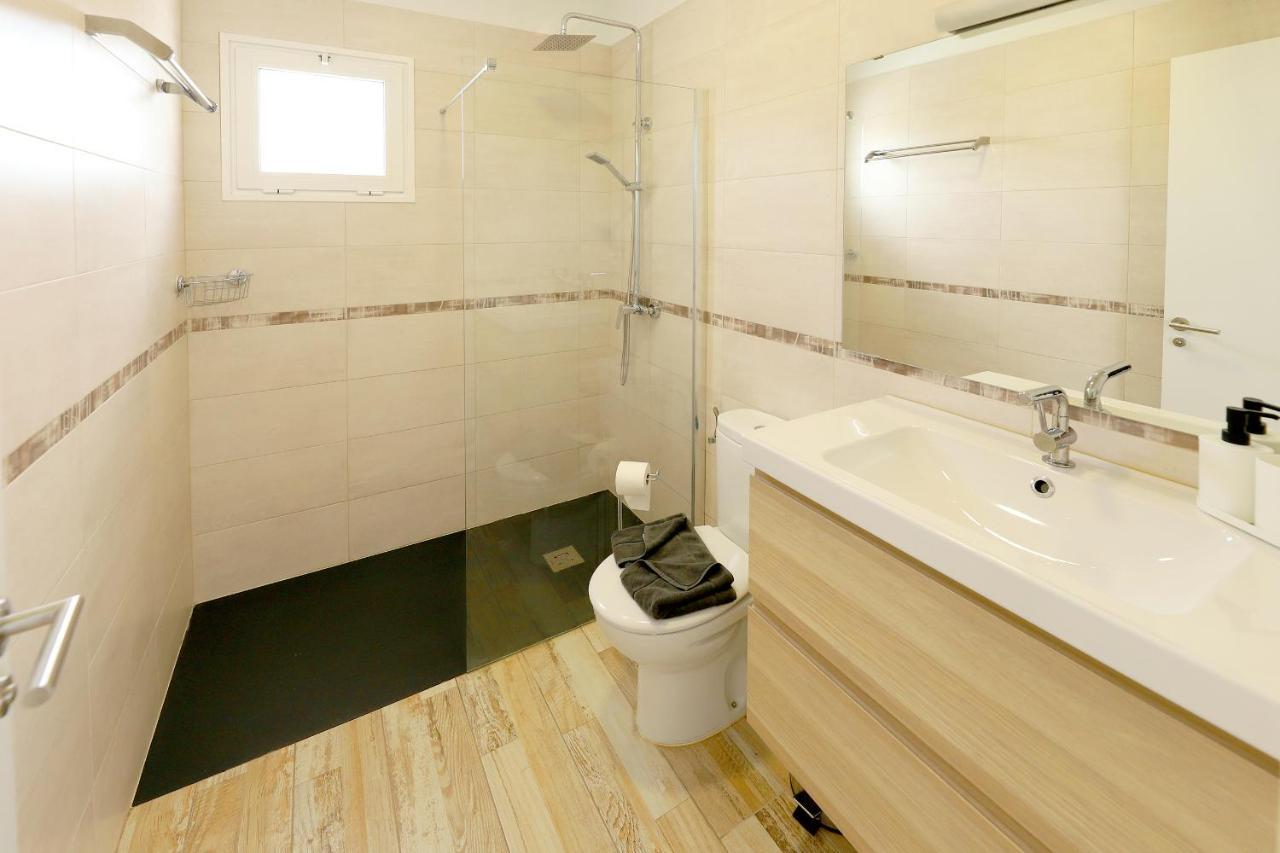 Bella, Modern 4 Bed * Playa Blanca (Lanzarote)