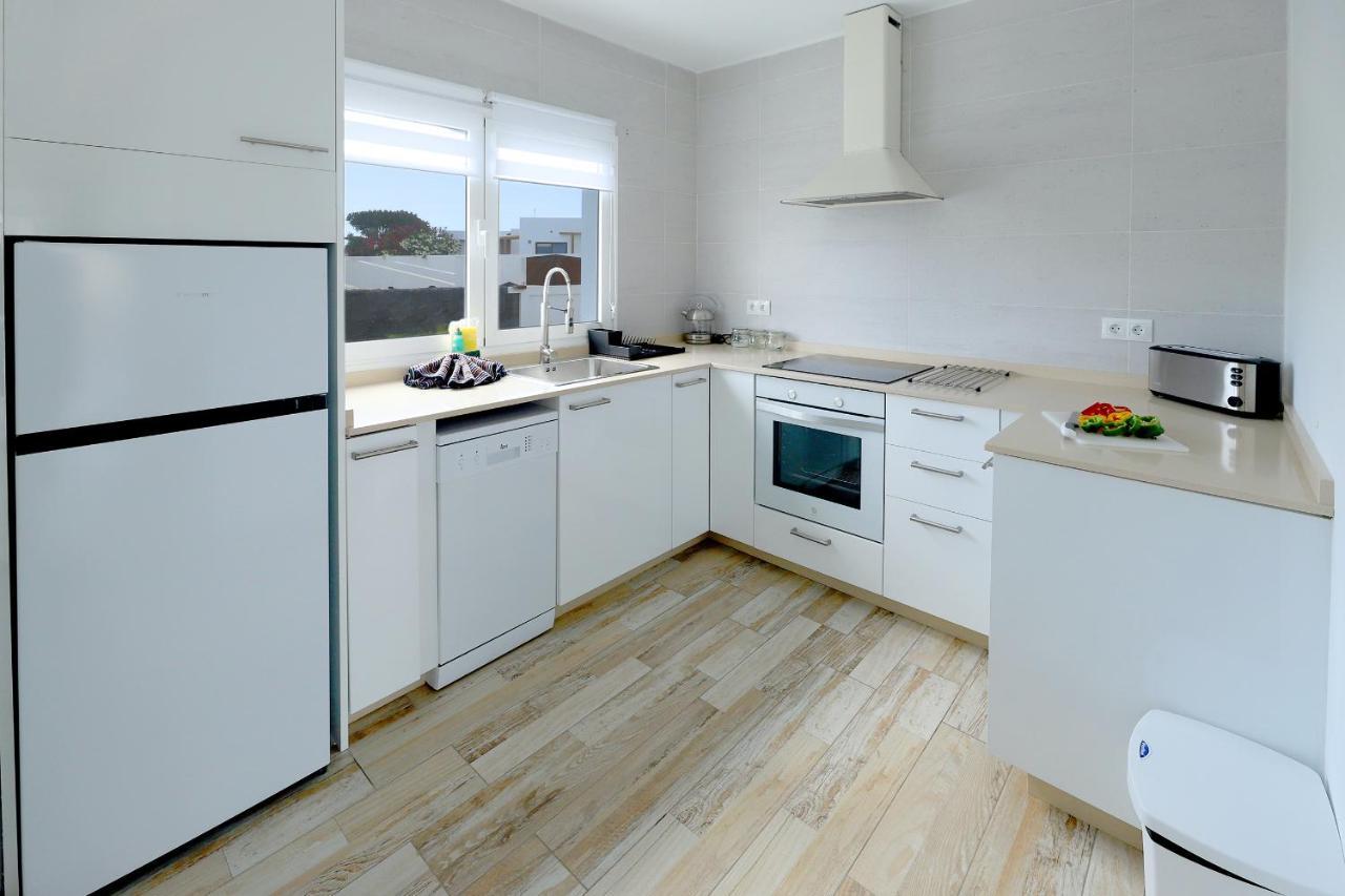 Bella, Modern 4 Bed Playa Blanca (Lanzarote)