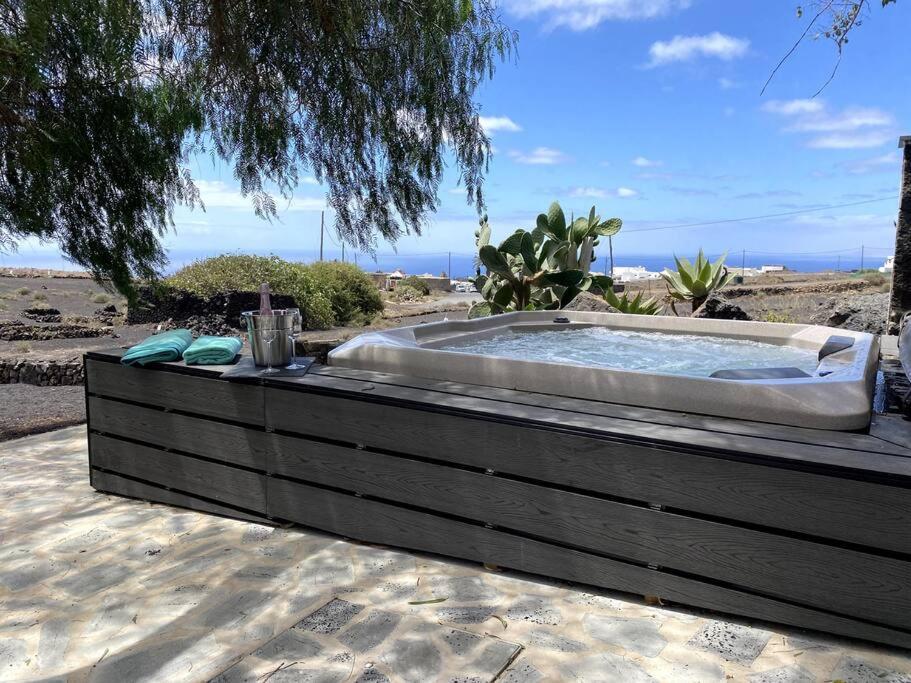 Cosy Finca, Sea Views, Jacuzzi La Asomada (Lanzarote)