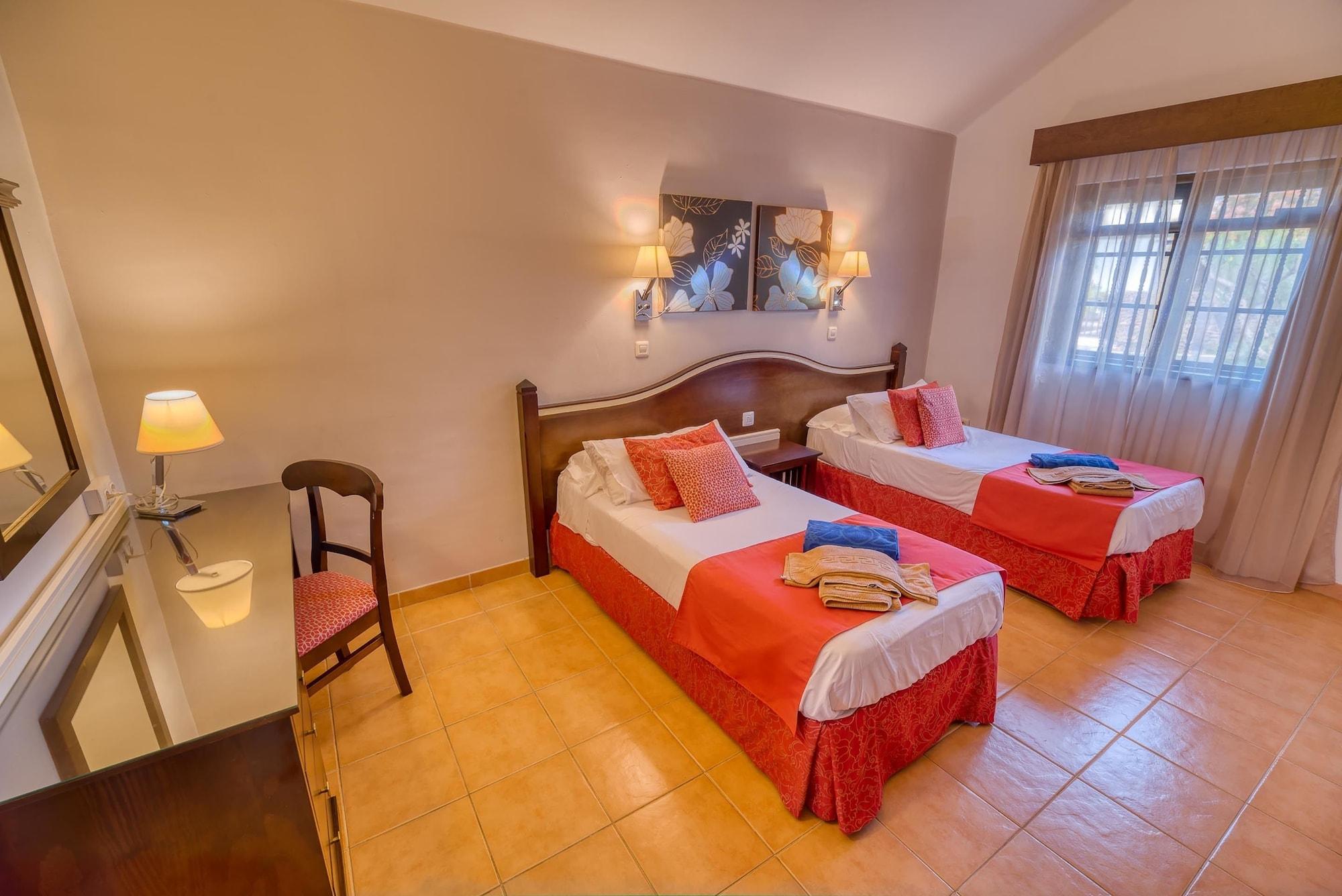 Ona Casitas Aparthotel 4*
