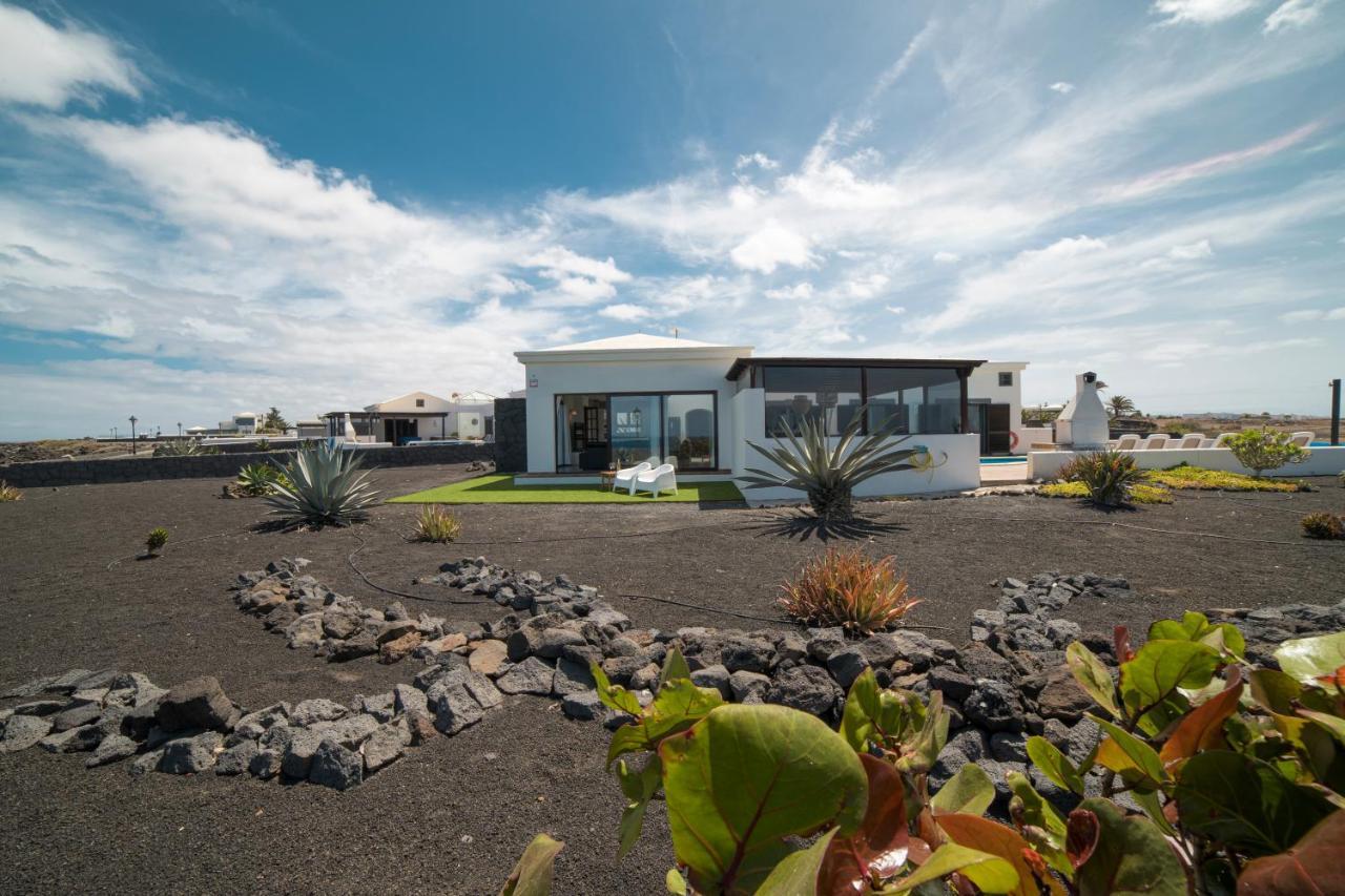 Holiday home Babel - First Line Seafront House *