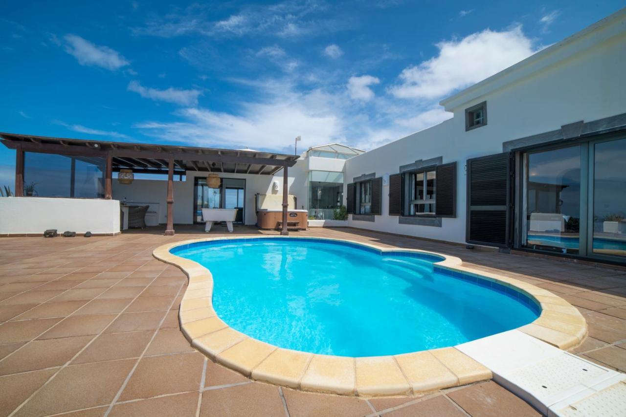 Babel - First Line Seafront House * Playa Blanca (Lanzarote)