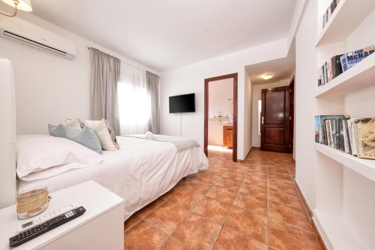 Aurelia-pool, Jacuzzi And Solarium *