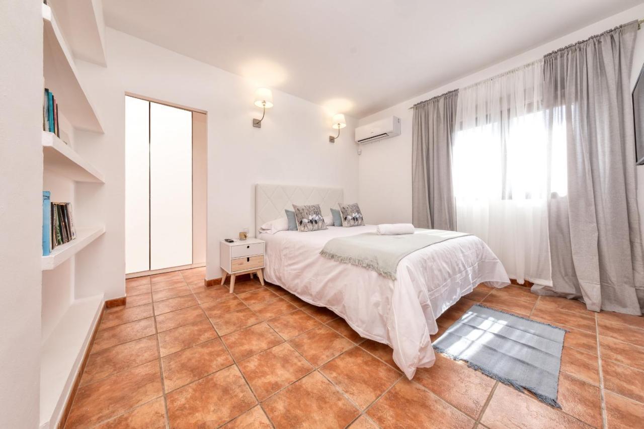 Aurelia - Pool, Jacuzzi, Bbq And Ping-pong By Lanzarote Villa