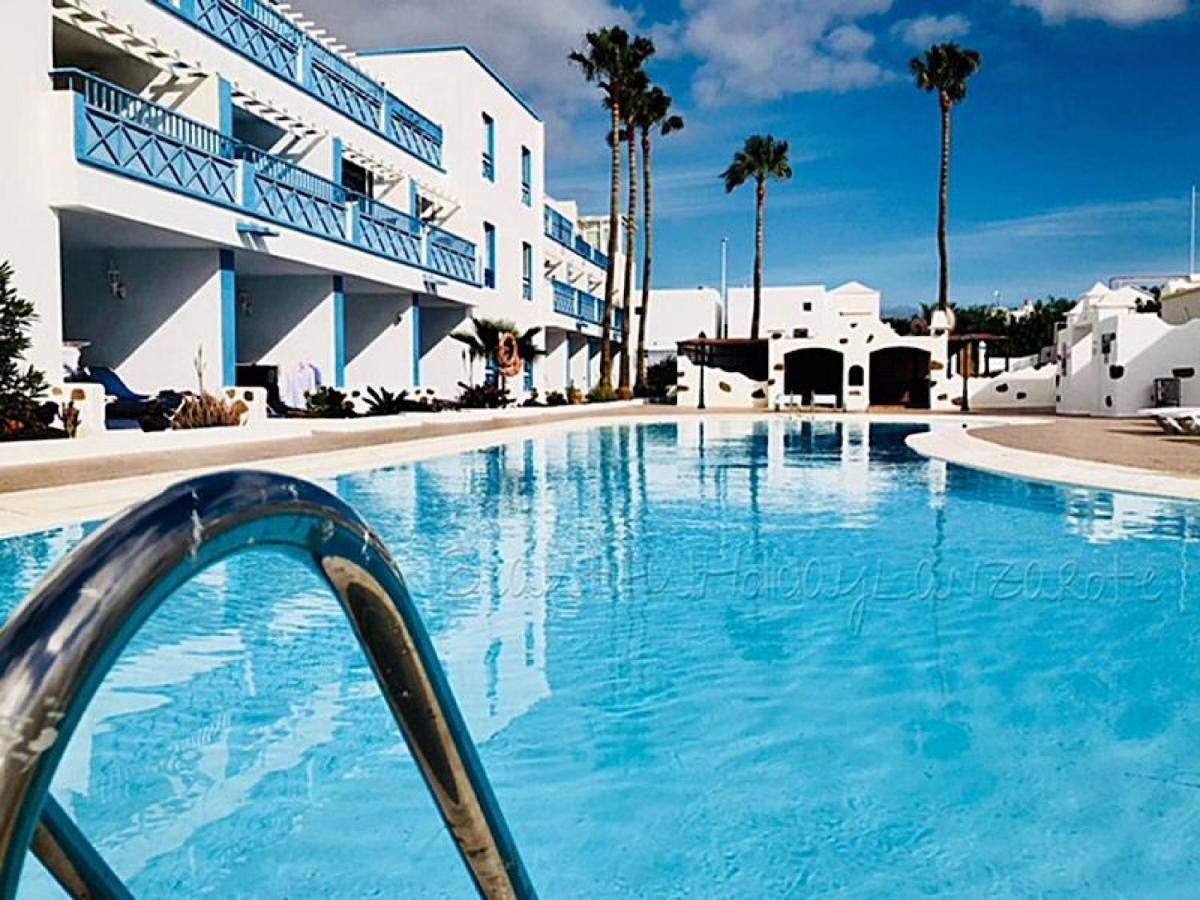 Bellisima 200m From The Ocean With Pool, Wifi Sat-tv