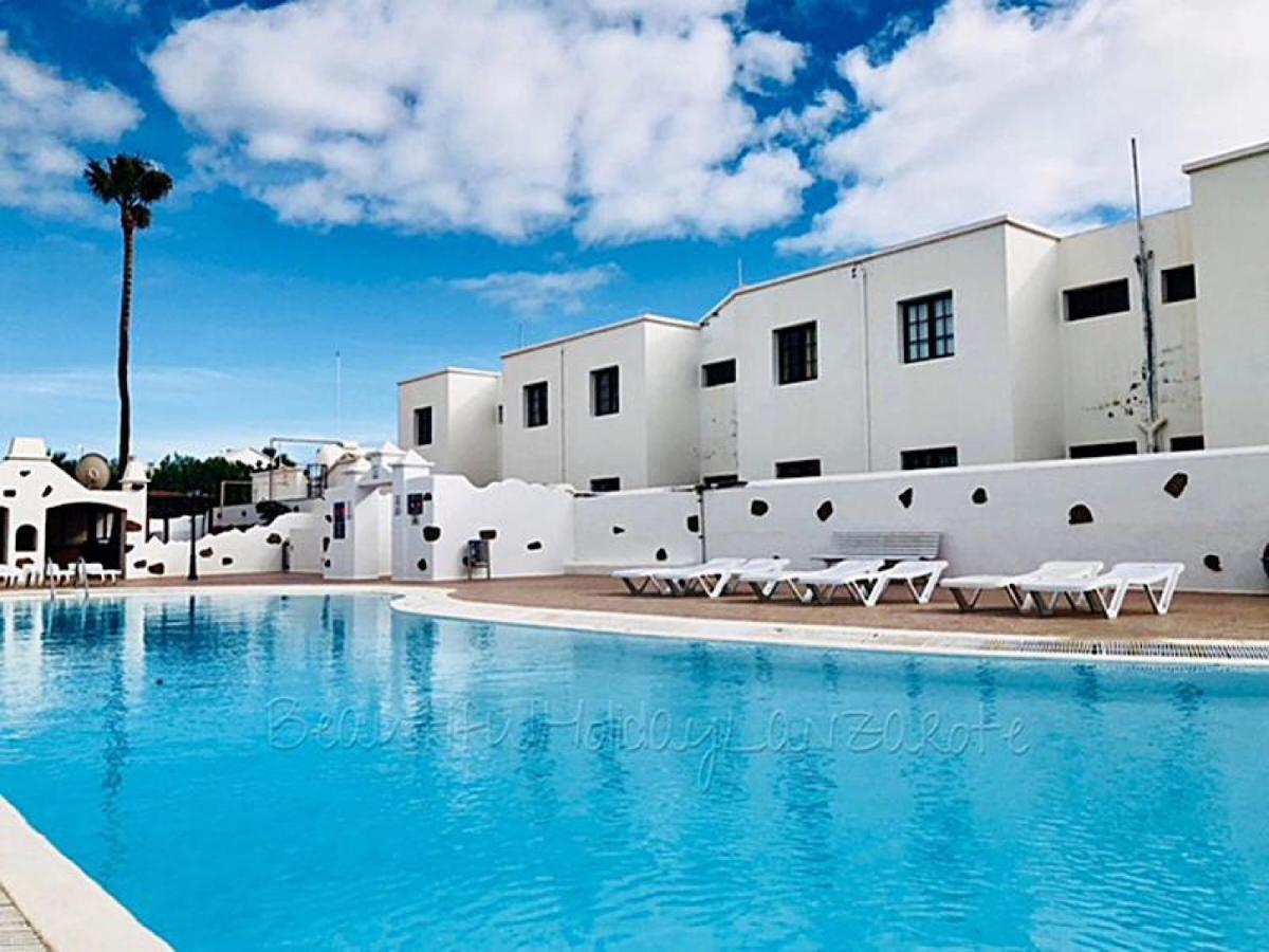 Bellisima 200m From The Ocean With Pool, Wifi Sat-tv