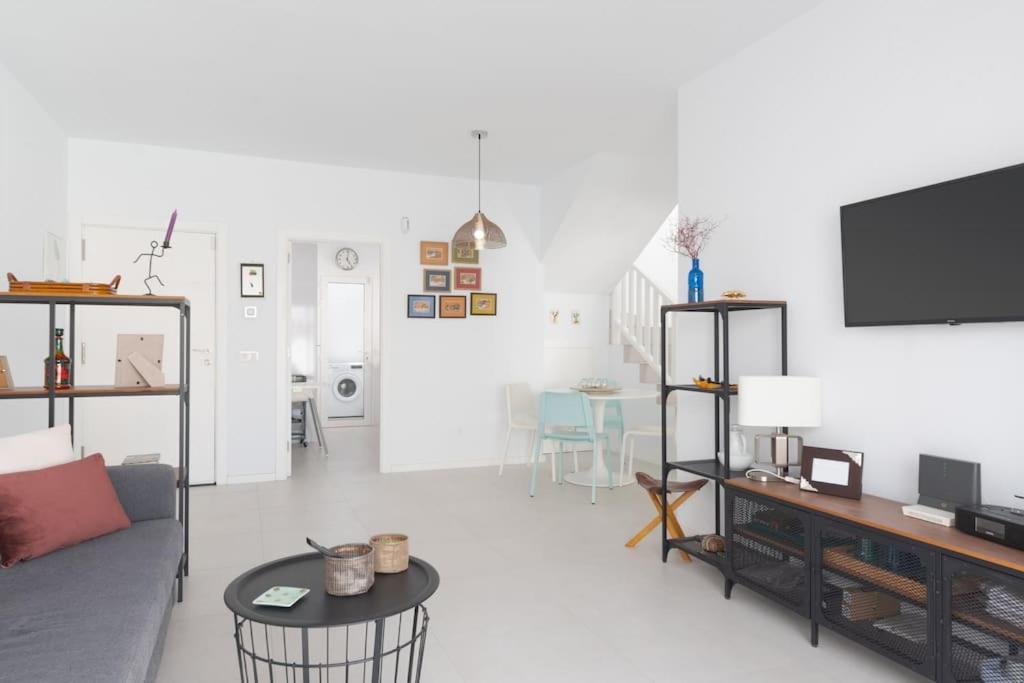 Casa Lolalo - Modern With Pool, 15min Walk To Marina Rubicon Holiday home