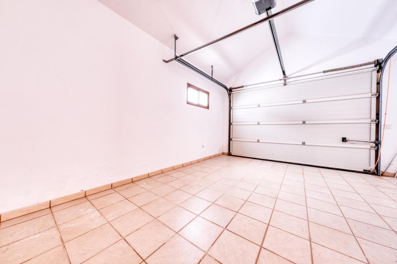 Holiday home Casa Guayre-private Pool, Barbecue, Air-con Puerto Calero
