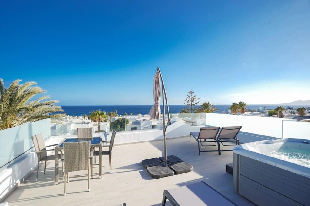 Apartment Rooftop Sea View With Jacuzzi And A/c Puerto del Carmen (Lanzarote)