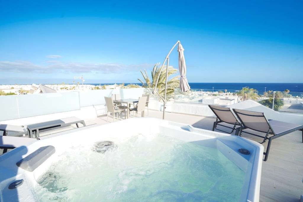 Rooftop Sea View With Jacuzzi And A/c