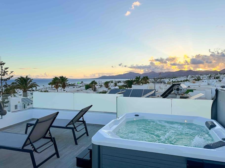 Apartment Rooftop Sea View With Jacuzzi And A/c