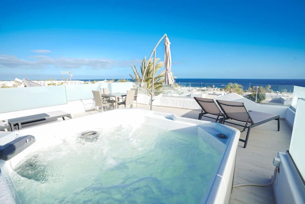 Apartment Rooftop Sea View With Jacuzzi And A/c
