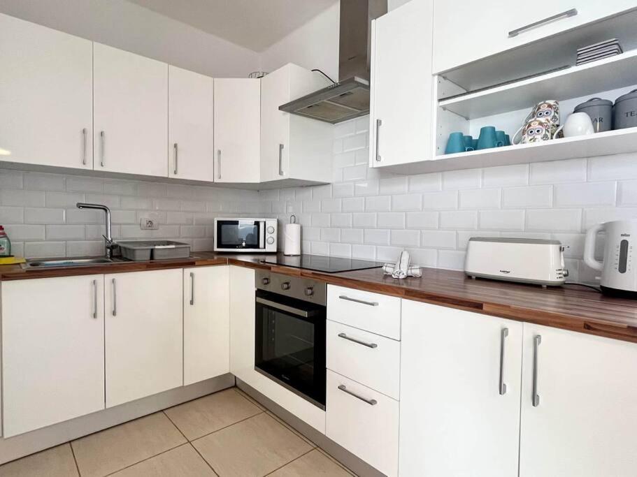 Apartamento Pelicano Club 303 - 2 Bedroom In Puerto Del Carmen, Lanzarote