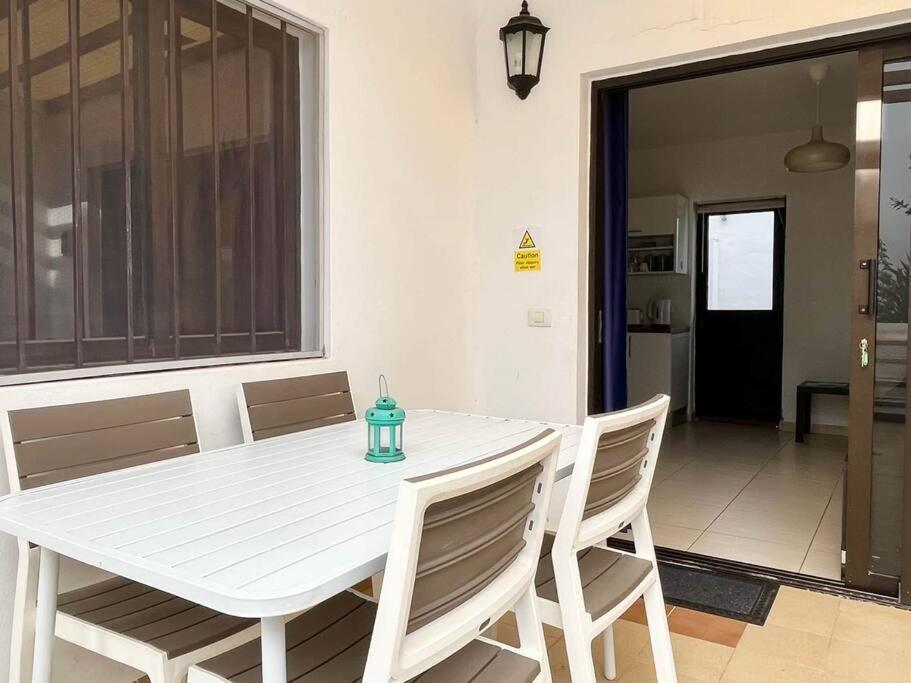 Apartamento Pelicano Club 303 - 2 Bedroom In Puerto Del Carmen, Lanzarote *