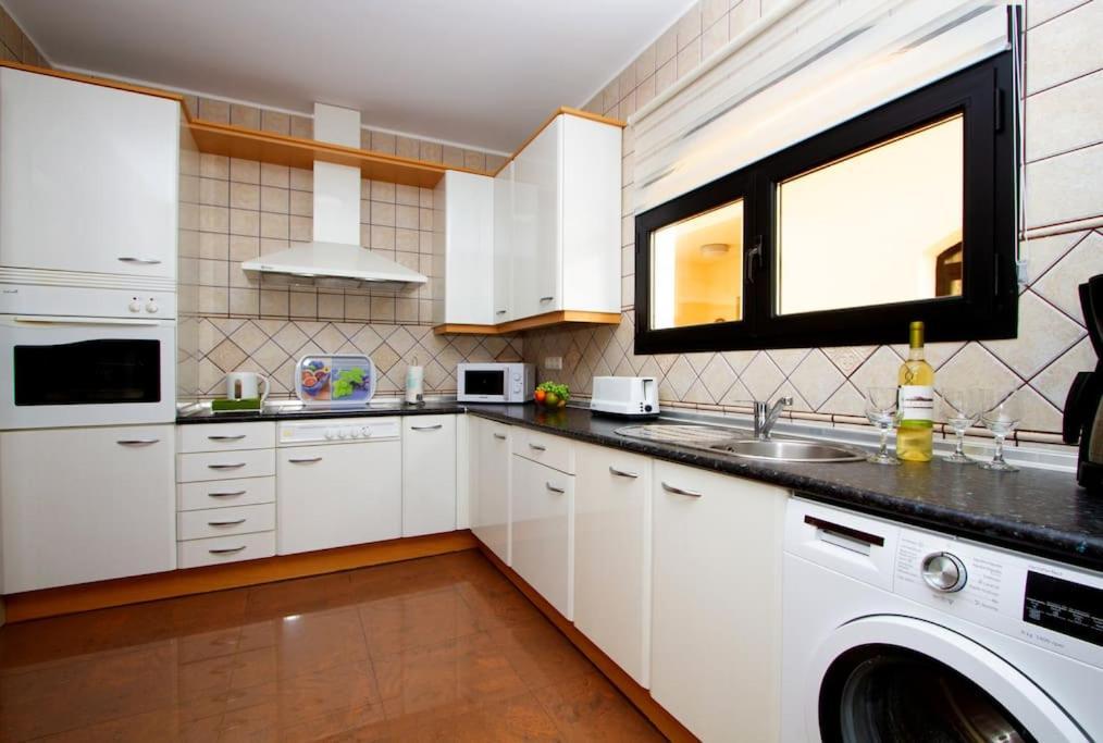Riviera Park 2b, 2 Bed Apartamento Puerto del Carmen (Lanzarote)