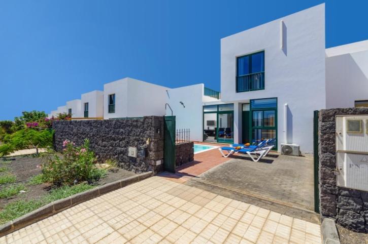 Spacious Private & Private Heated Pool - Sunshine Costa Teguise