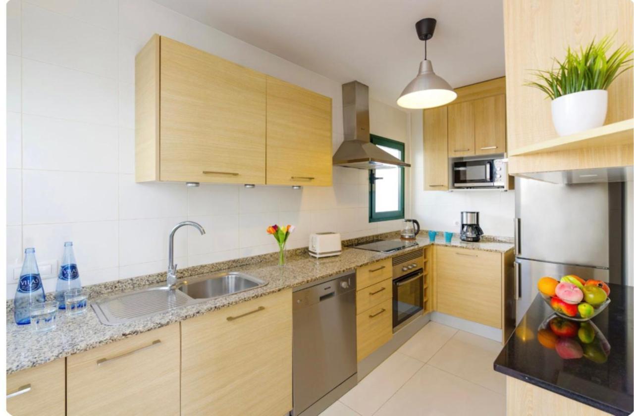 Spacious Private & Private Heated Pool - Sunshine *