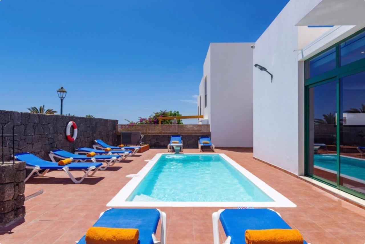Spacious Private & Private Heated Pool - Sunshine * Costa Teguise