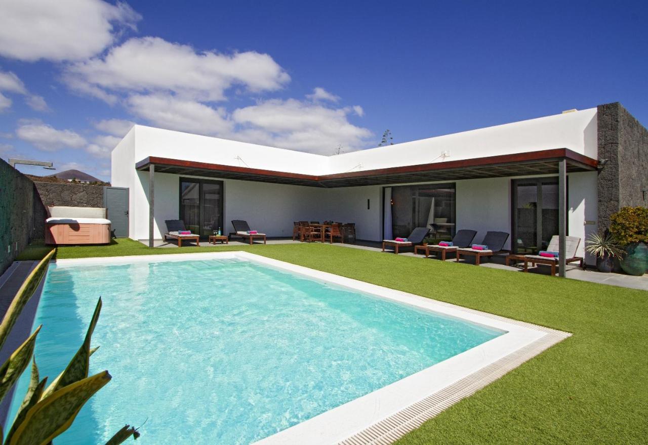 Villa Luxury Mojones Short Walk To Old Town Private Heated Pool Mojones Angie Puerto Del Carmen