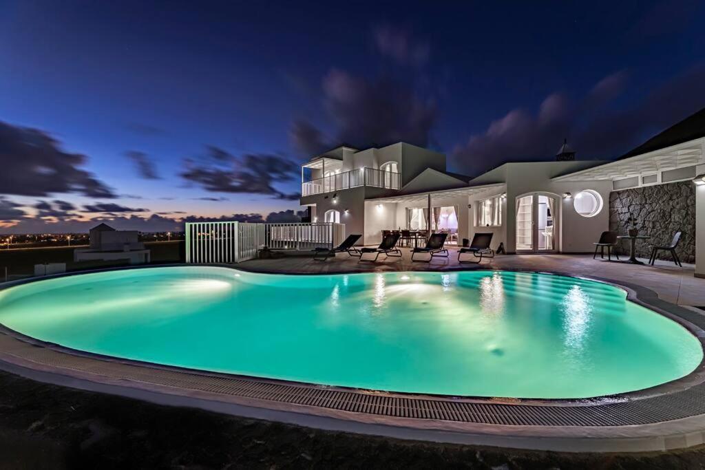 Ocean Views And Relax In Lanzarote Villa