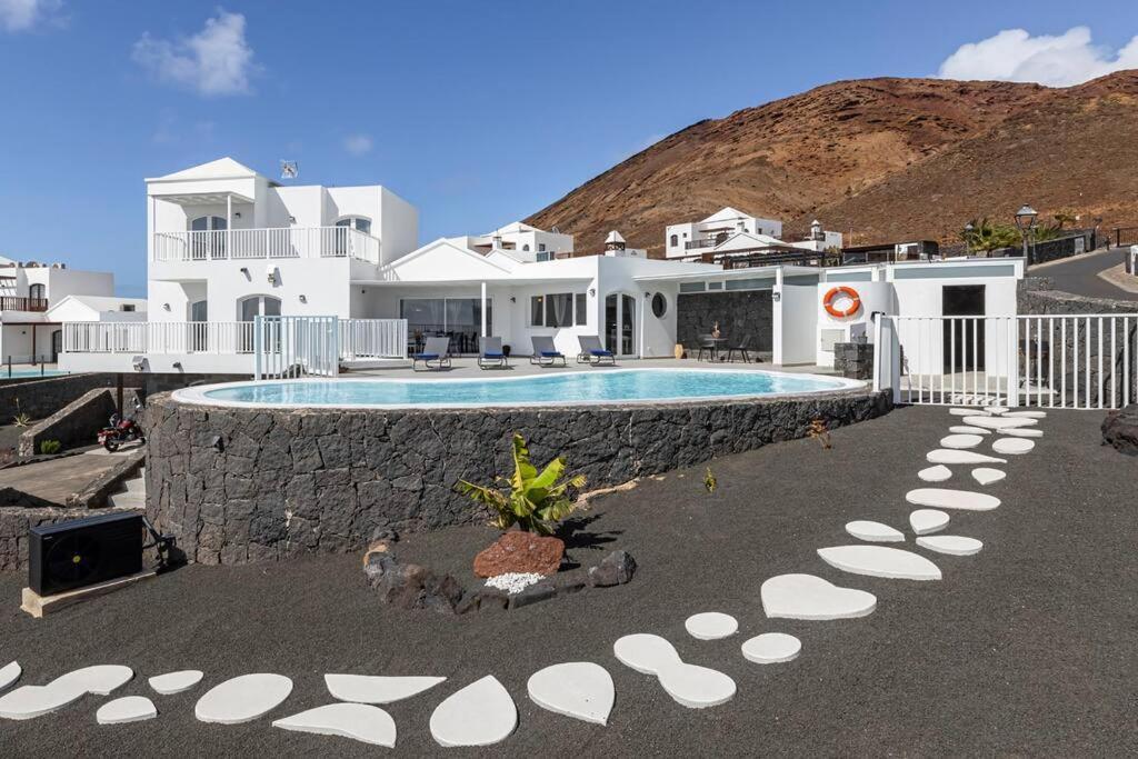 Villa Ocean Views And Relax In Lanzarote *