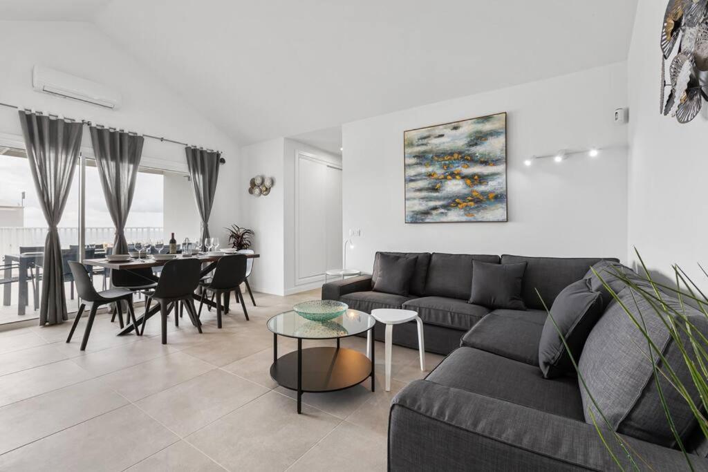 Ocean Views And Relax In Lanzarote Villa *