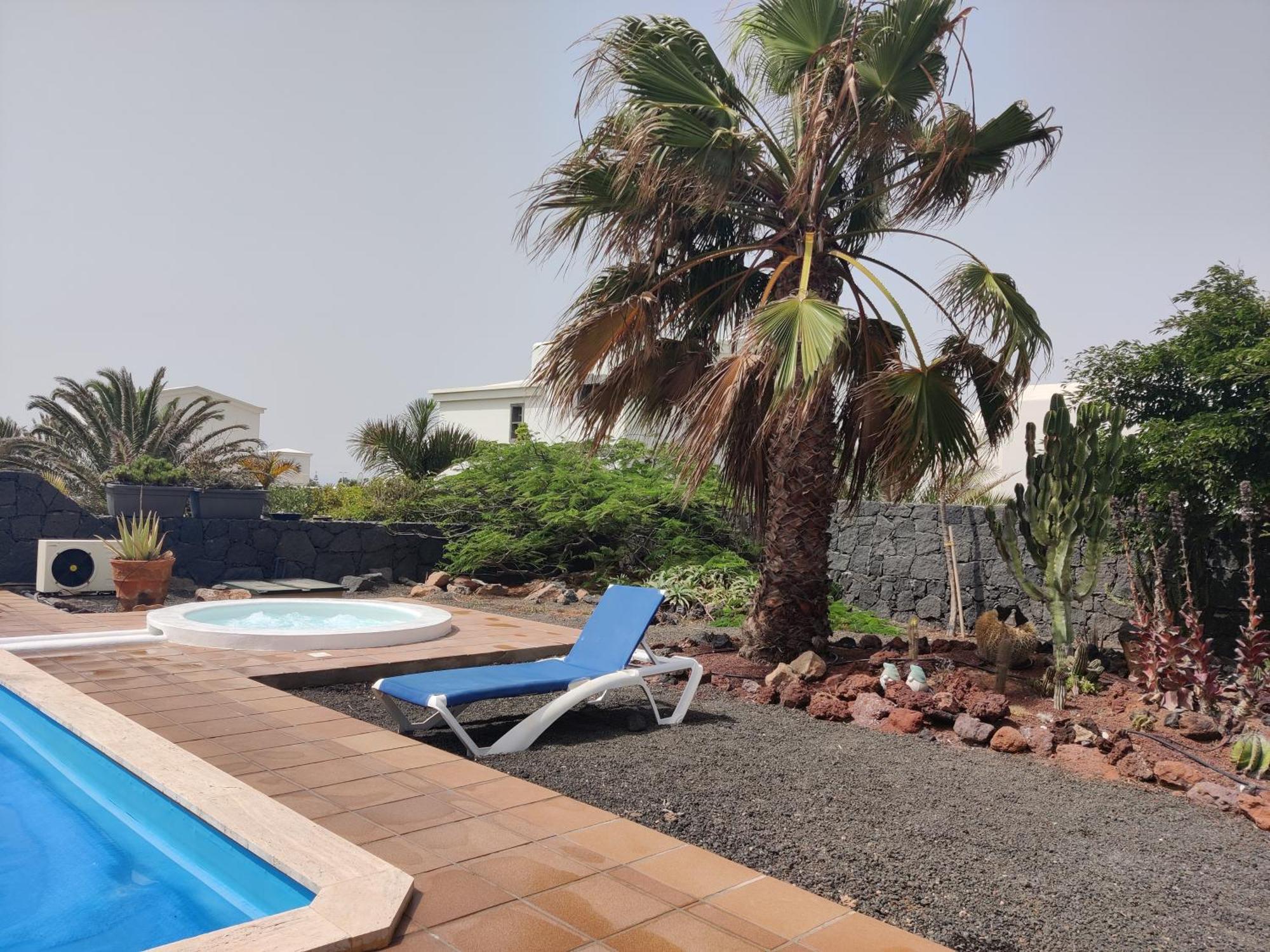 Marina Deluxe & Pool