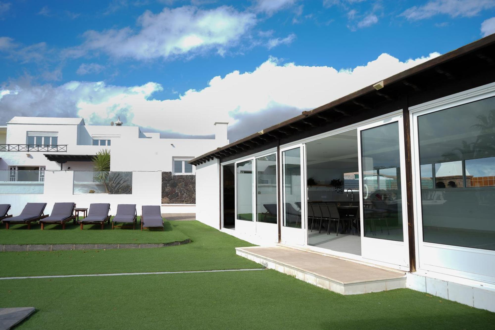 Renovated Mahalo With Swimming Pool & Tennis Court Villa *