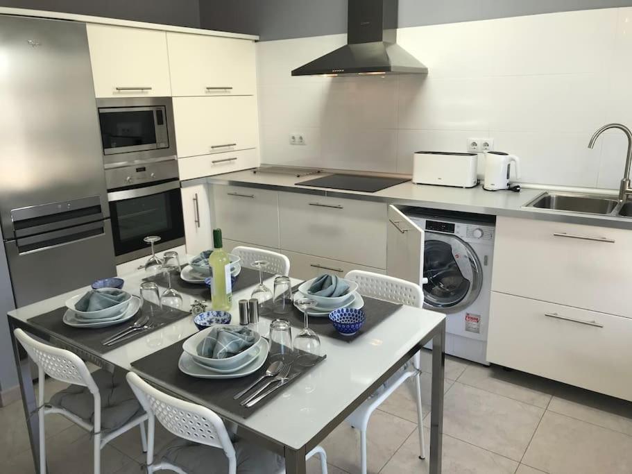 Location Location,seafront With Communal Pool. Apartamento *