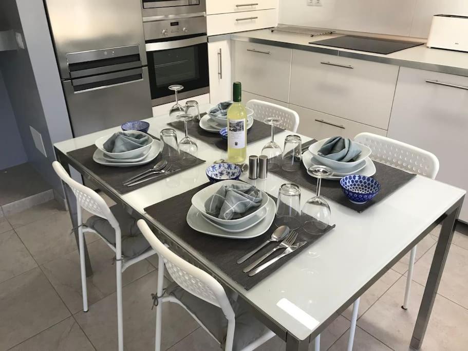 Location Location,seafront With Communal Pool. Apartamento